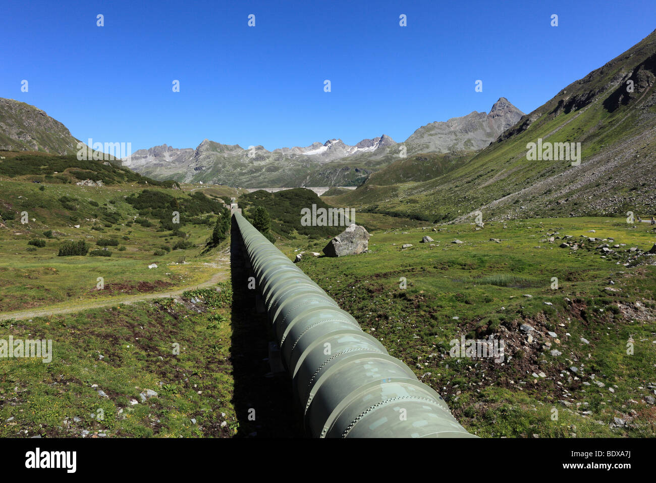 Et l'eau du barrage du lac de pipeline, Silvretta, Grossvermunt Bielerhoehe, Montafon Silvretta, Groupe, Vorarlberg, Autriche, Europe Banque D'Images