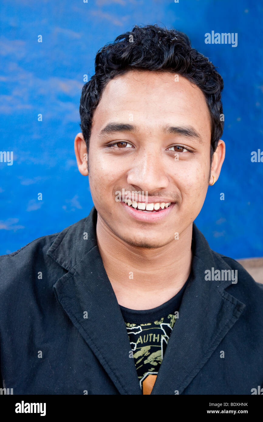 Katmandou, Népal. Les jeunes de l'homme népalais Newari groupe ethnique. Banque D'Images