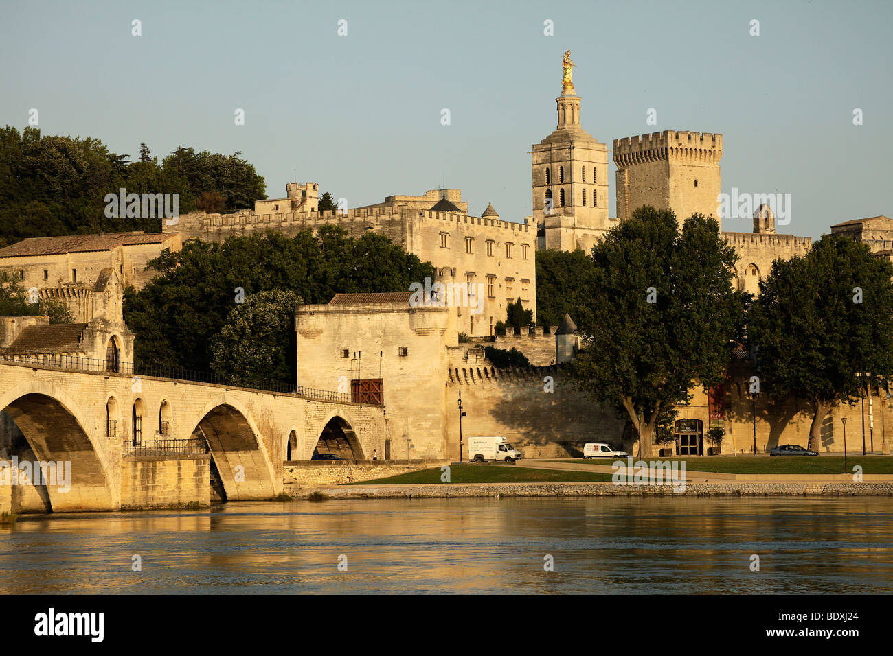 Cityscape Avignon avec Rhone-Pont pont Saint Bénézet, Palais des Papes, le Palais des Papes, la cathédrale et le fleuve Rhône à Avignon Banque D'Images