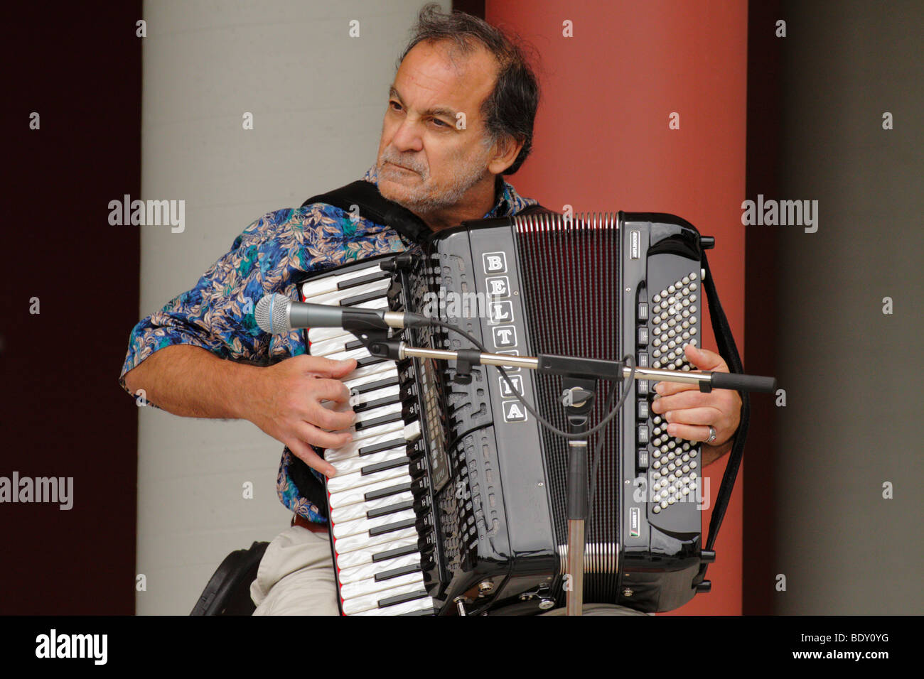 Joueur de jouer de l'accordéon pour danseurs de tango Tango à  Festival-Victoria, British Columbia, Canada Photo Stock - Alamy