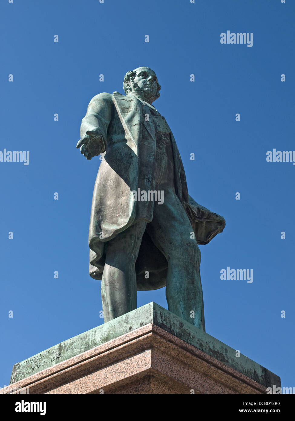 Statue de Lord Palmerston Premier ministre britannique (1855-1858 et 1859-1865) en place de marché Romsey Hampshire England UK Banque D'Images