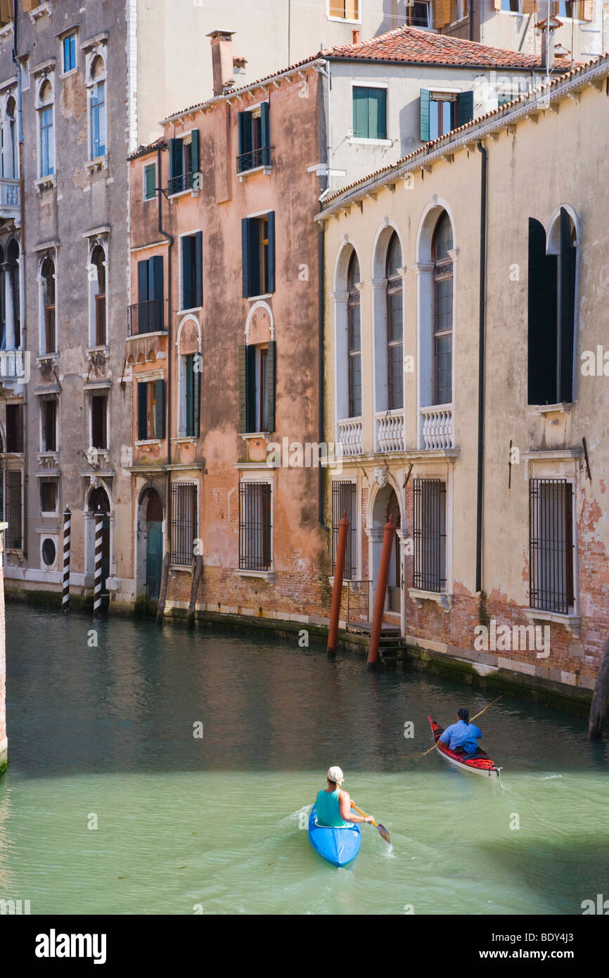 Canoë, Venise, Italie, Europe Banque D'Images