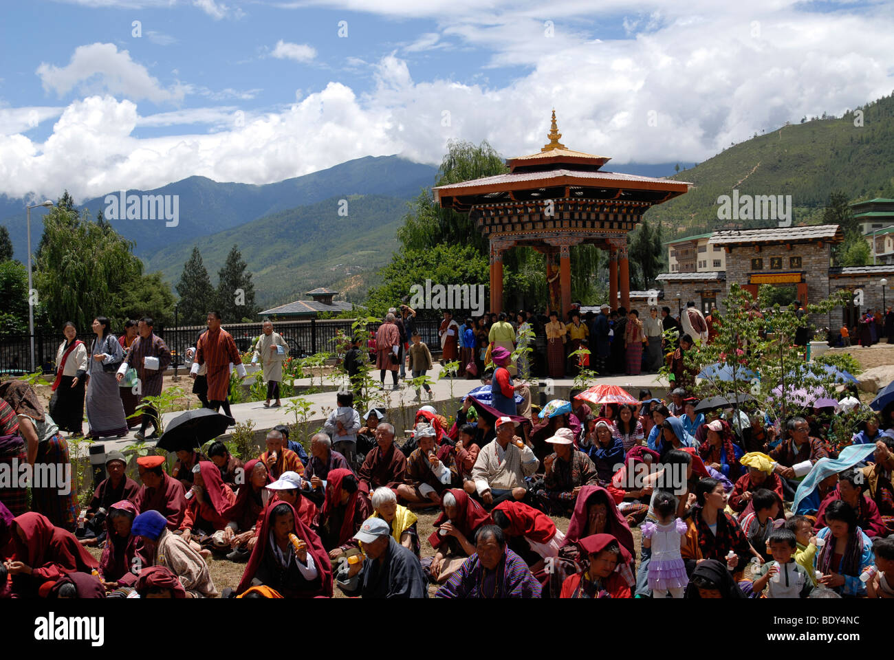 Fêtes de la nouvelle lune au National Memorial Chorten pour le troisième roi à Thimphu, Bhoutan après l'éclipse solaire totale. Banque D'Images