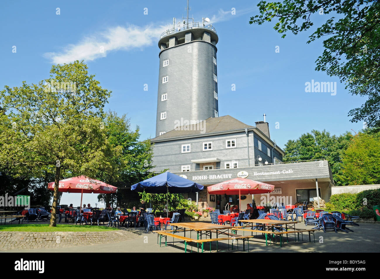 Lieu de l'excursion, tour, restaurant, Hohe Bracht, Attendorn, parc naturel Ebbegebirge, Sauerland, Rhine-West Nord Banque D'Images