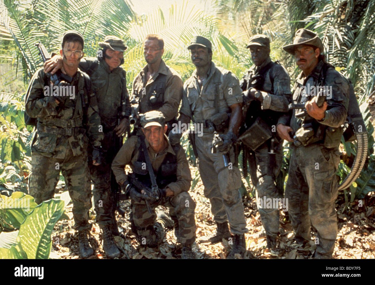 PREDATOR - 1987 TCF film avec Arnold Schwarzenegger fromleft tiers Banque D'Images