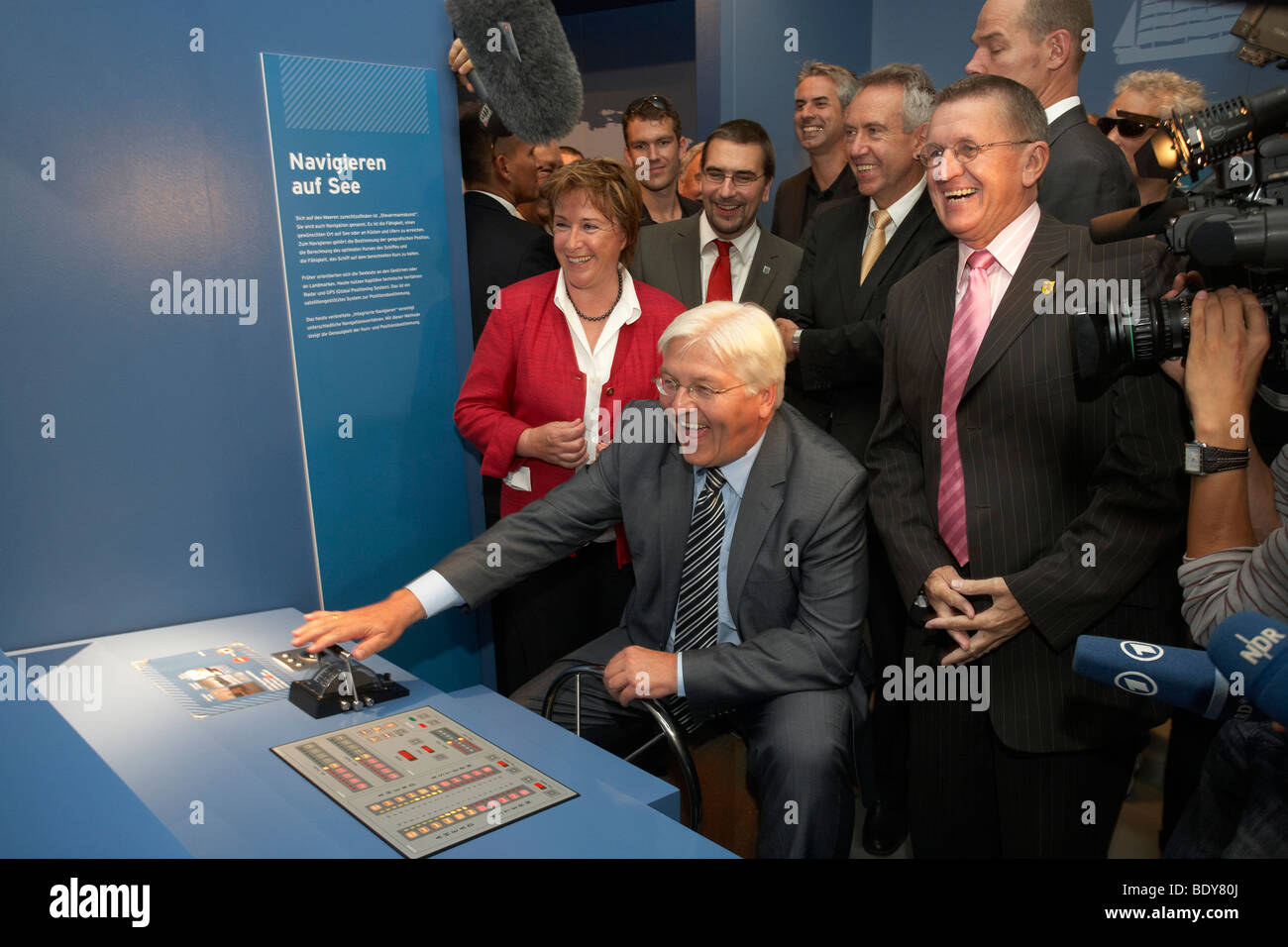 Le ministre allemand des affaires étrangères, Vice-chancelier et Chancelier SPD, Frank-Walter Steinmeier, candidat à l'exploitation d'un simulateur de cont Banque D'Images