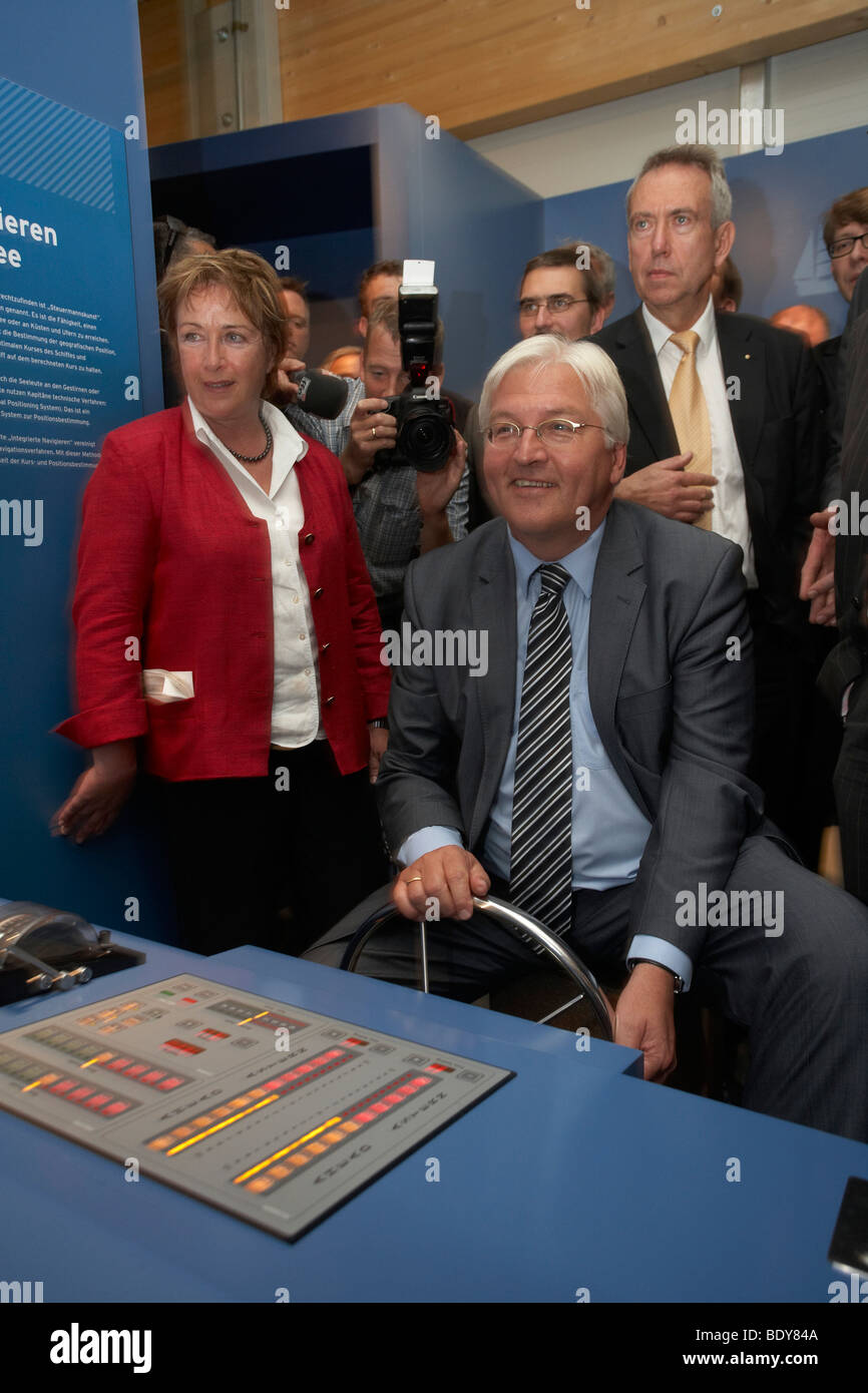 Le ministre allemand des affaires étrangères, Vice-chancelier et Chancelier SPD, Frank-Walter Steinmeier, candidat à l'exploitation d'un simulateur de cont Banque D'Images