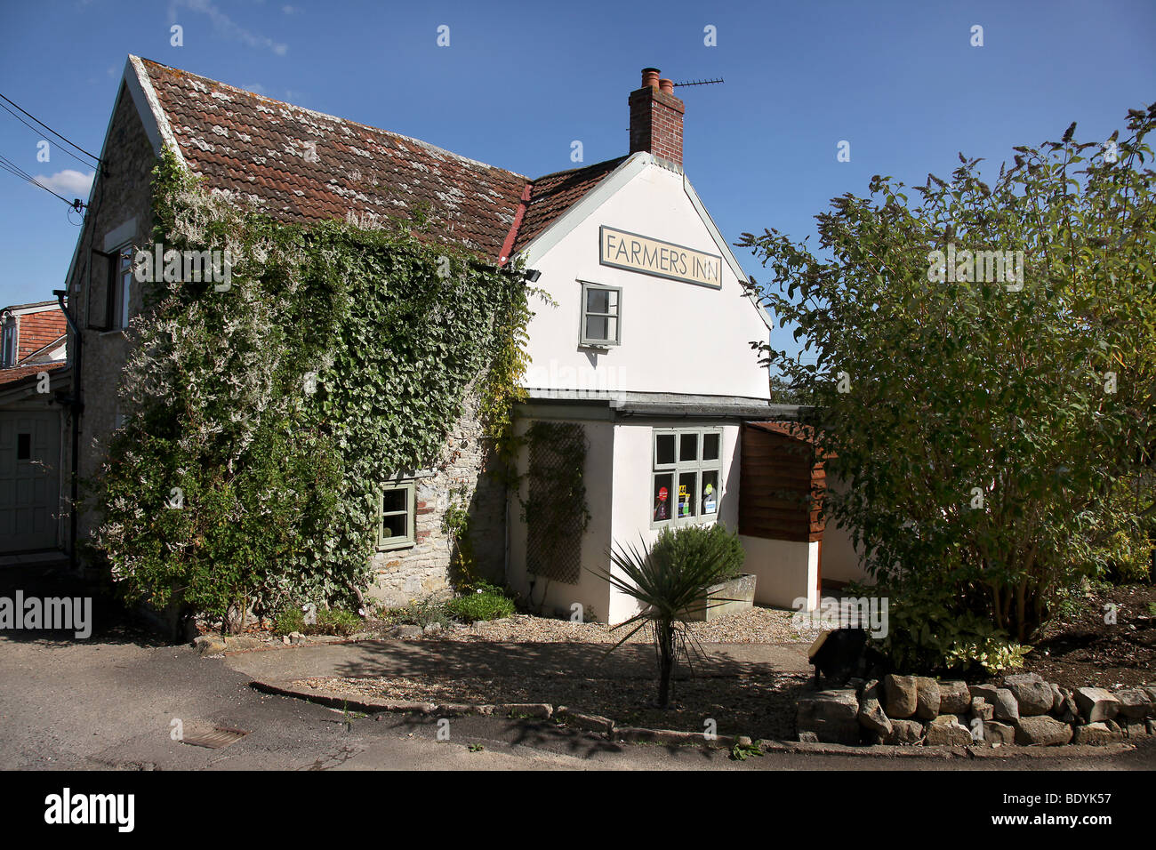 Photo par Mark Passmore. 06/09/2009. Vue générale des agriculteurs Inn, un pub gastro- dans l'ouest de Hatch, Somerset. Banque D'Images