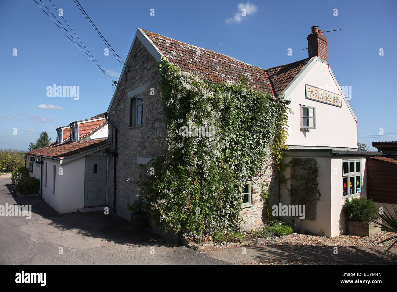 Photo par Mark Passmore. 06/09/2009. Vue générale des agriculteurs Inn, un pub gastro- dans l'ouest de Hatch, Somerset. Banque D'Images