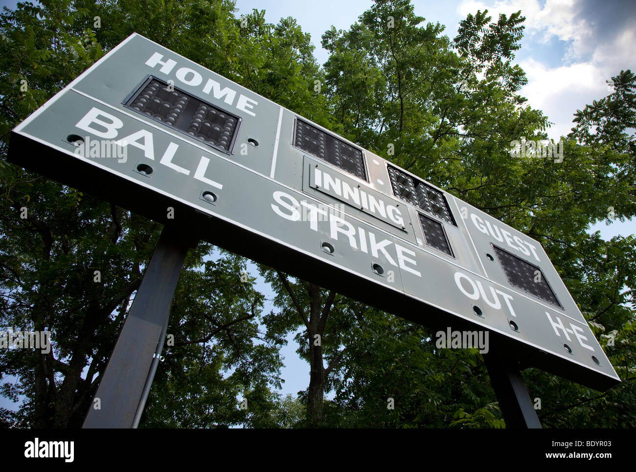 Au tableau d'un terrain de baseball Banque D'Images