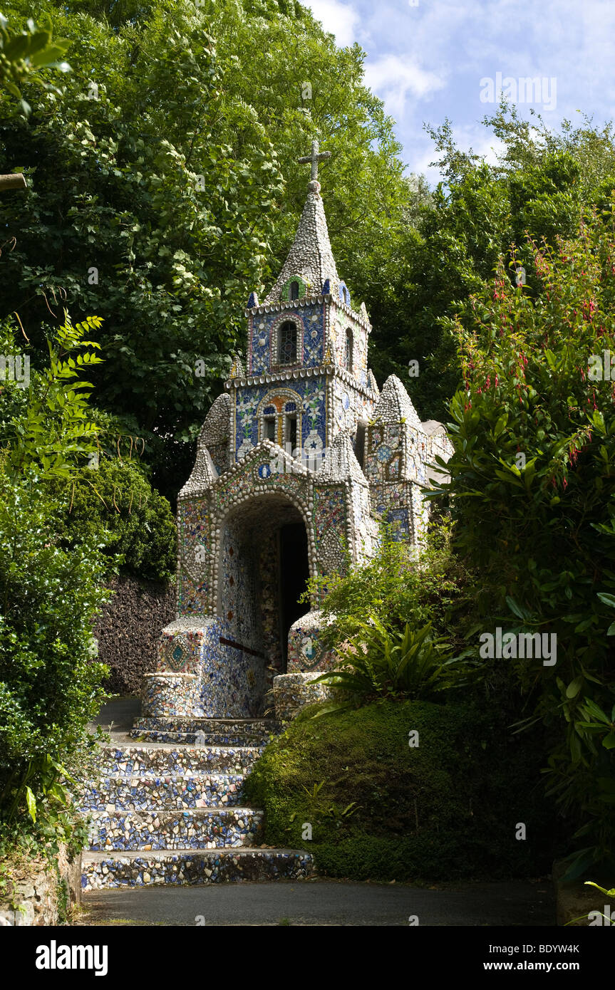 dh petite chapelle ST ANDREW GUERNESEY poterie brisée décorée petite église les Vauxbelets Guernesey les plus petites îles du chenal Banque D'Images