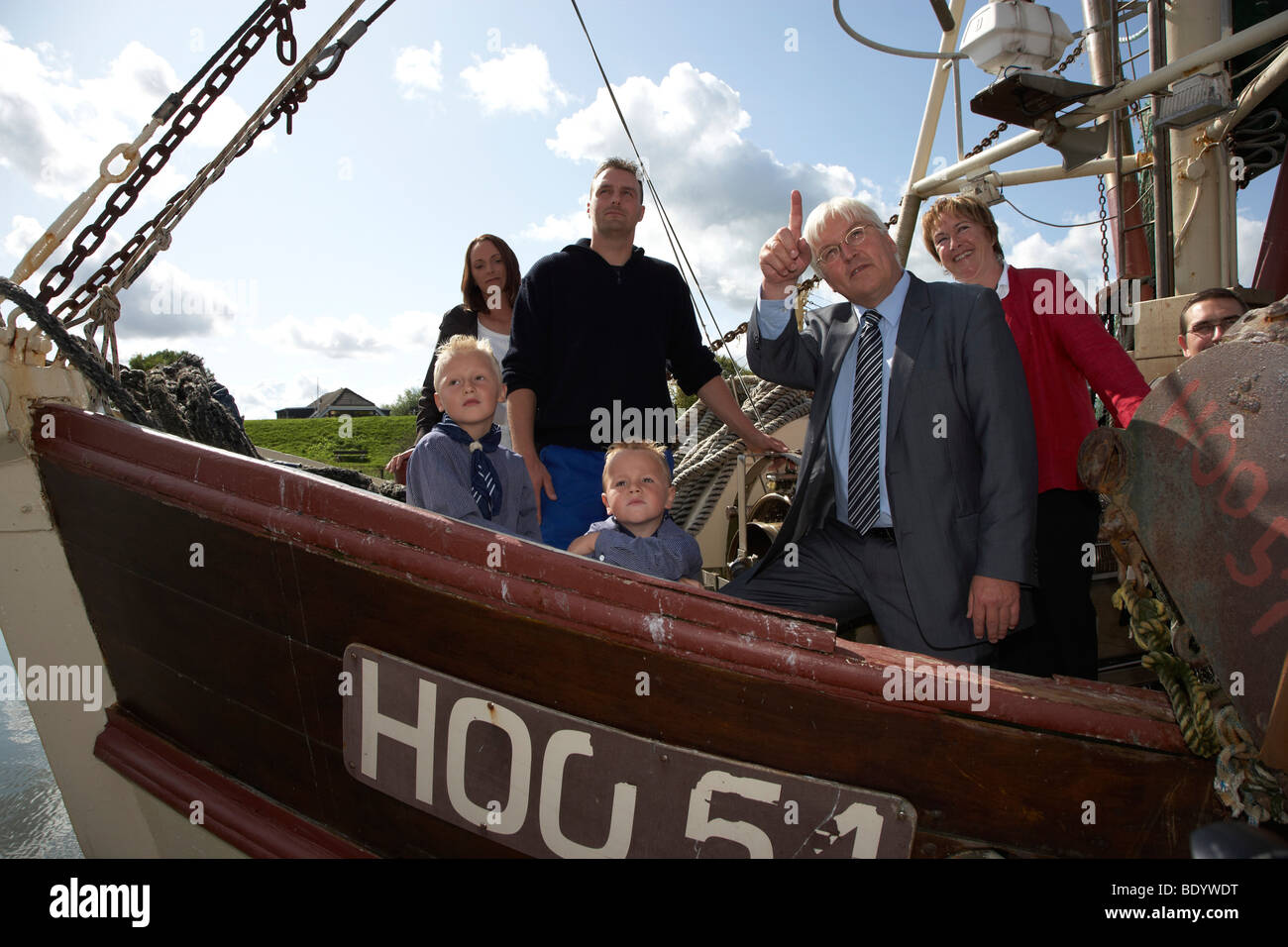 Le ministre allemand des affaires étrangères, Vice-Chancelier et candidat chancelier SPD, Frank-Walter Steinmeier, visiter les bateaux de crevettes de Sven Banque D'Images