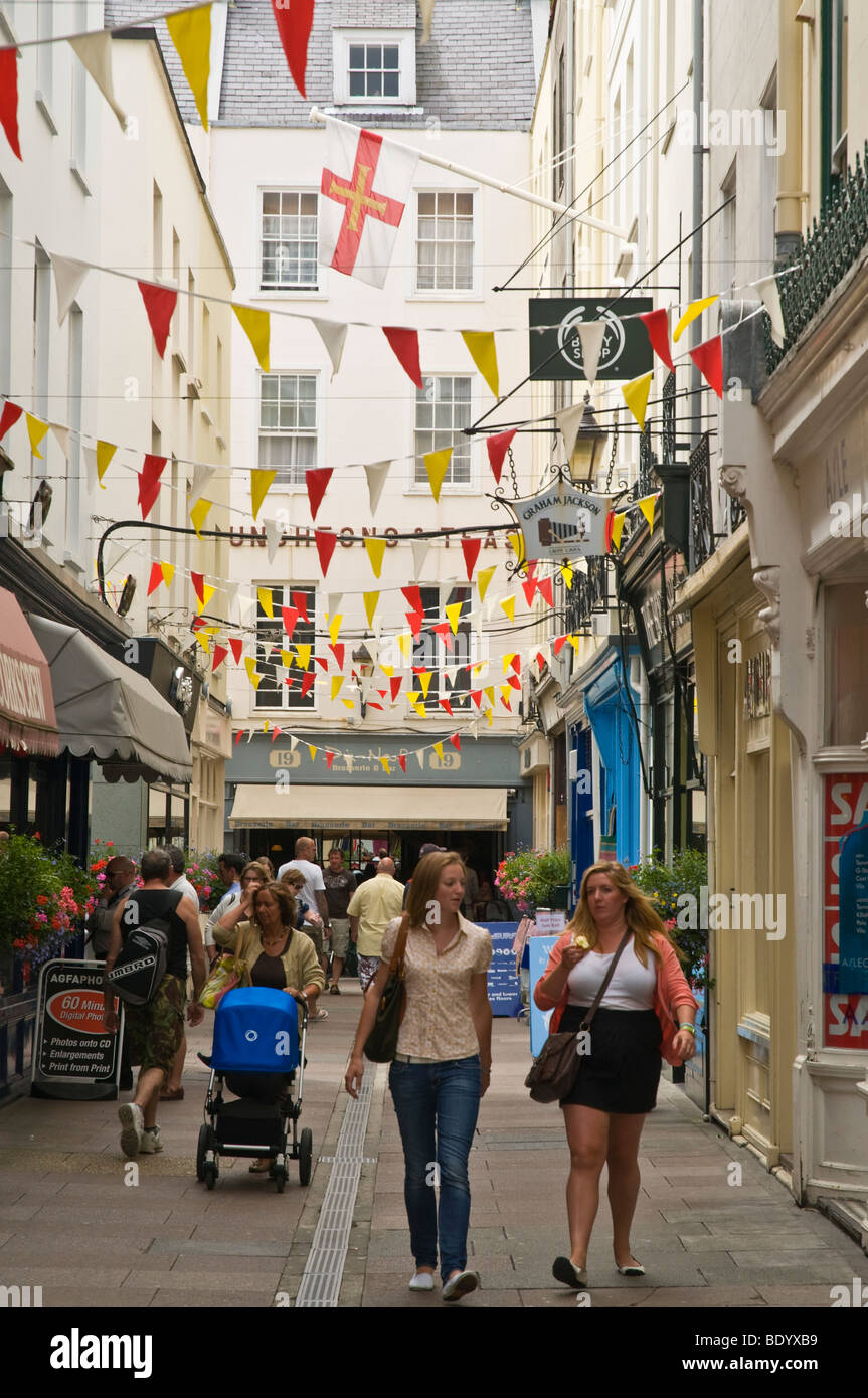 Dh Arcade commerciale St Peter Port Guernsey Shopping Arcade commerciale Banque D'Images