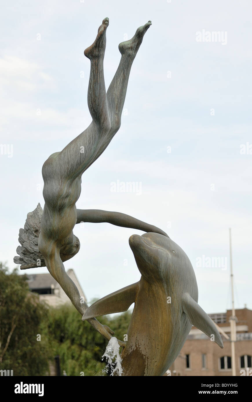 Girl et Dolphin par David Wynne Tower Hotel London Banque D'Images