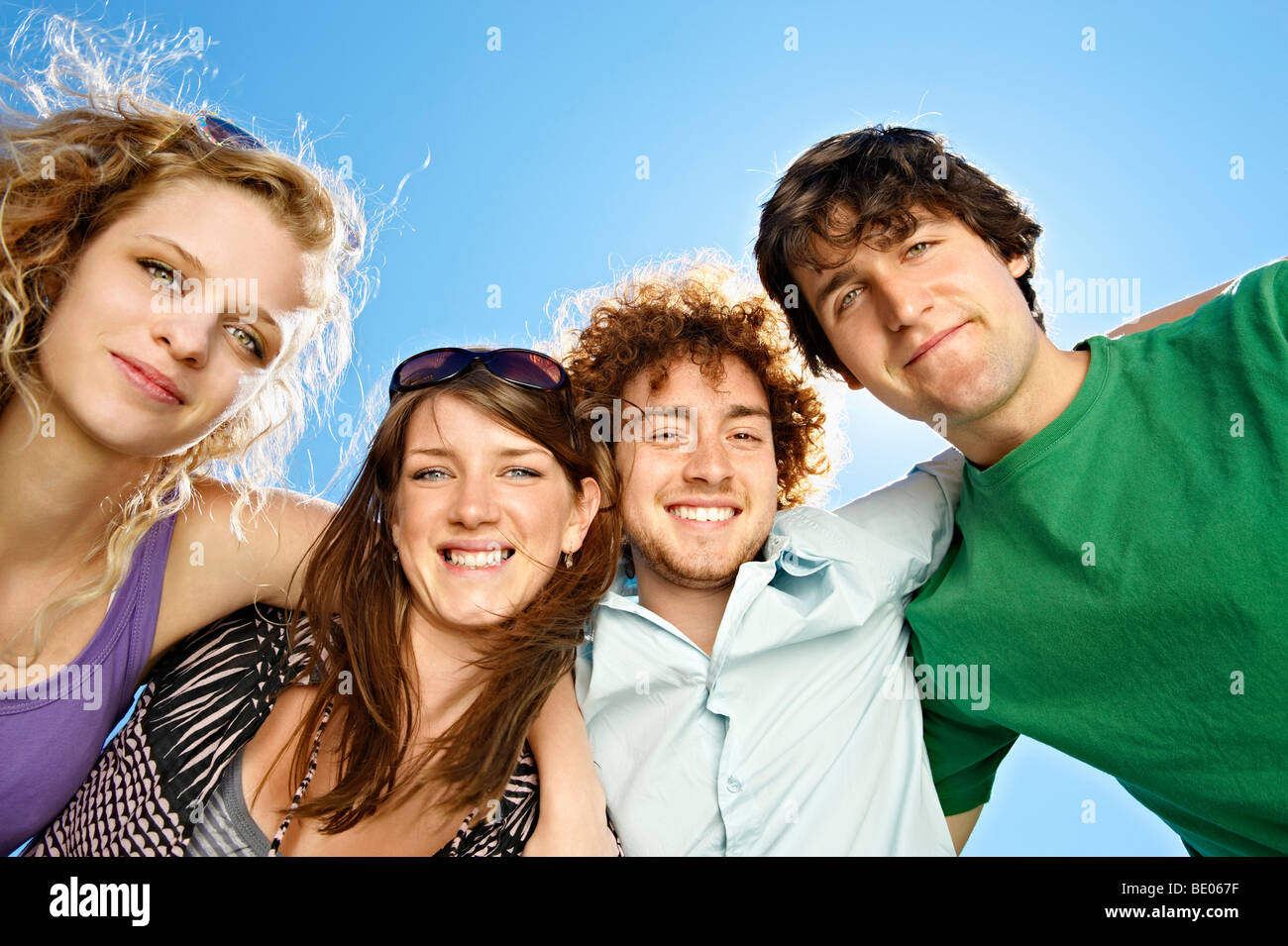 Portrait de quatre jeunes gens heureux Banque D'Images