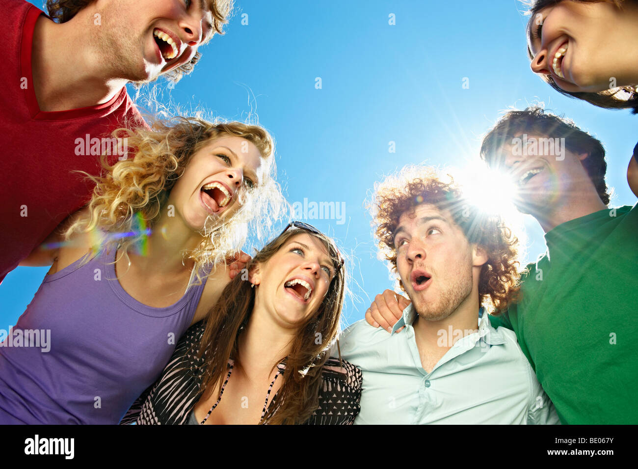 Portrait de six jeunes gens heureux Banque D'Images
