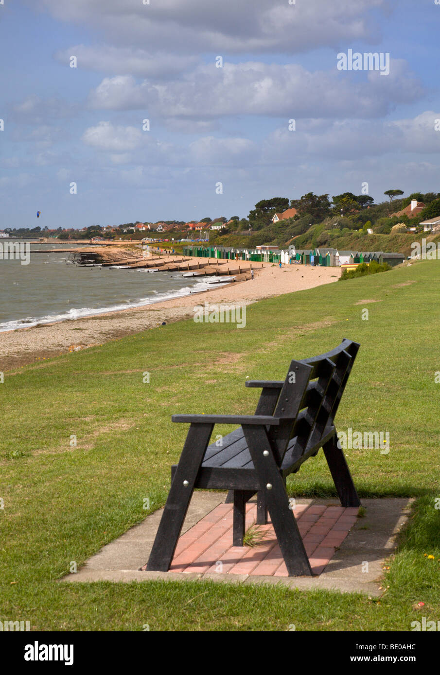 Banc sur le front de mer à Lee sur le Solent, Hampshire, Angleterre Banque D'Images