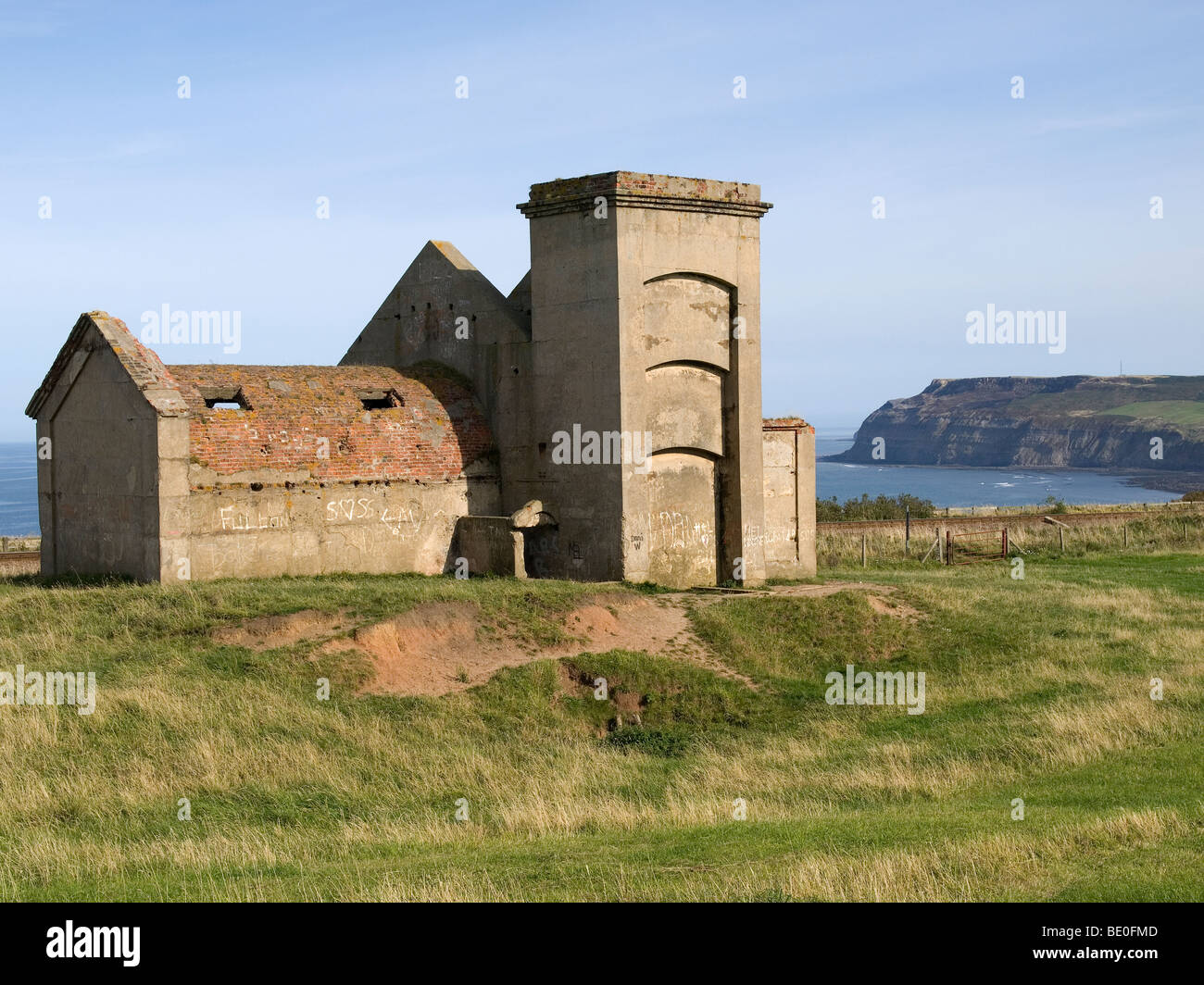 Reste de la Chambre du ventilateur Guibal qui a fourni la ventilation pour l'Ironstone 1872 Huntcliff a ouvert la mine fermée 1906 Banque D'Images