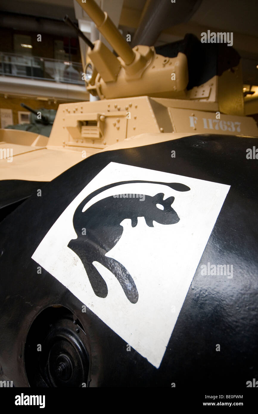 Daimler Mark 1 4 x 4 véhicule blindé de la 8ème armée de Montgomery 'Les Rats du désert" à l'Imperial War Museum, Londres, Angleterre, Lambeth Banque D'Images