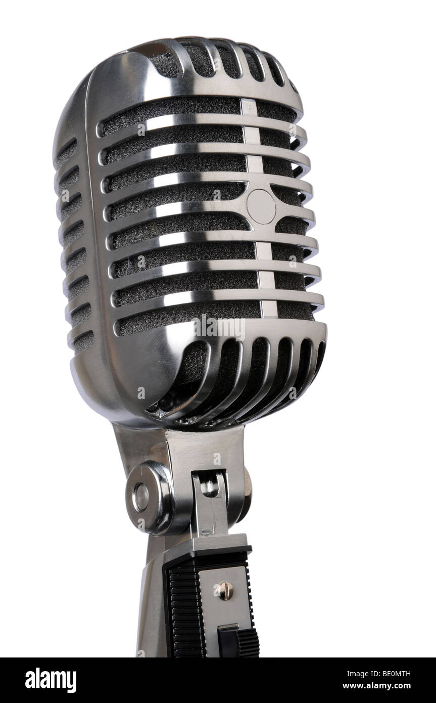 Vintage microphone en close-up view isolé sur fond blanc Banque D'Images