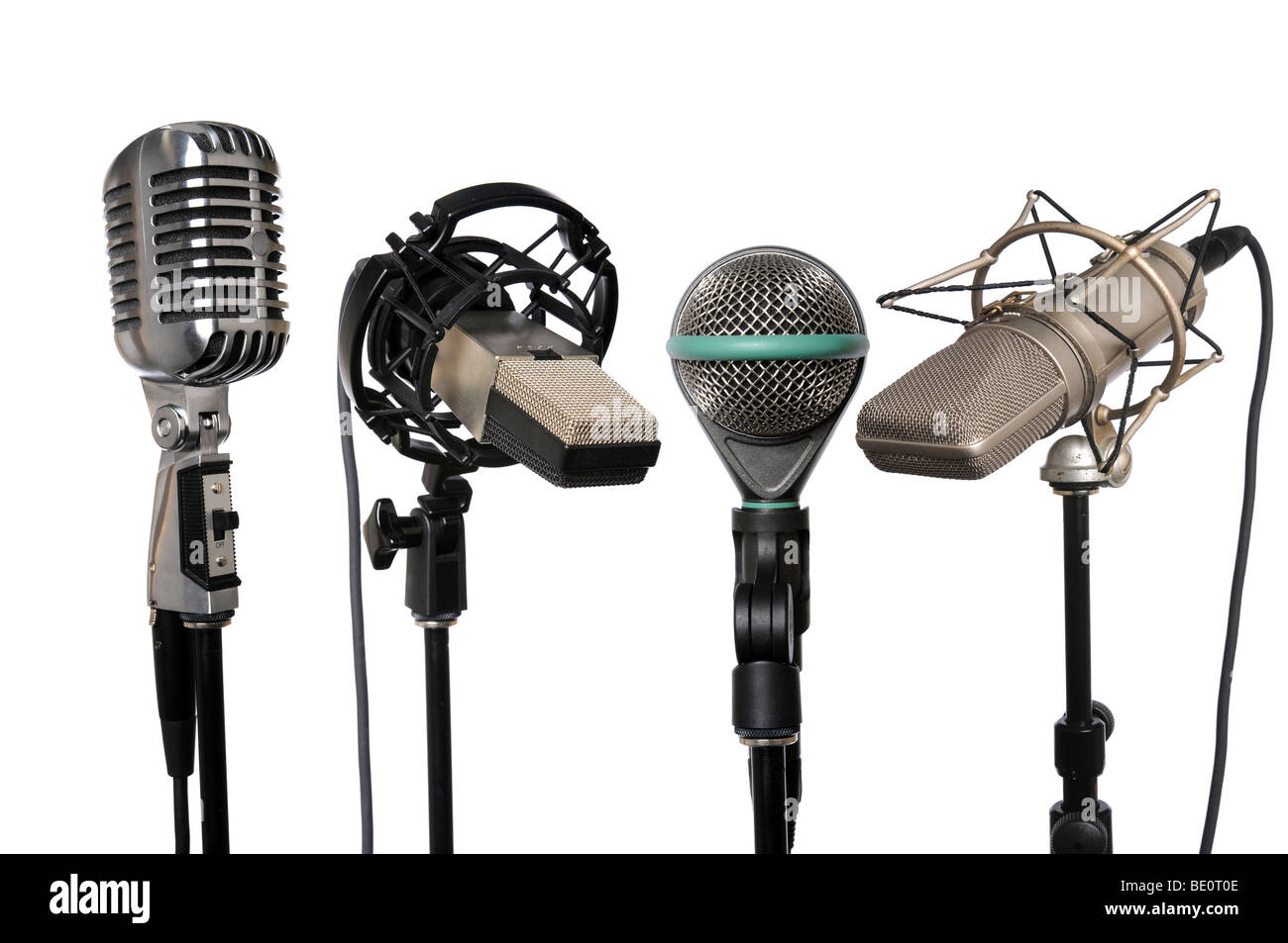 Microphones de l'époque moderne à alignés ensemble Banque D'Images