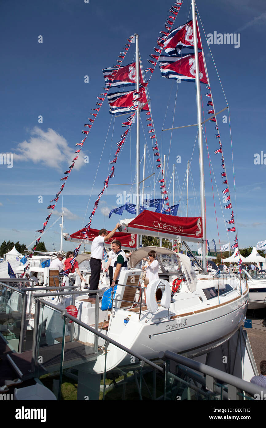 Visiteurs à Southampton Boat Show 2009 Banque D'Images