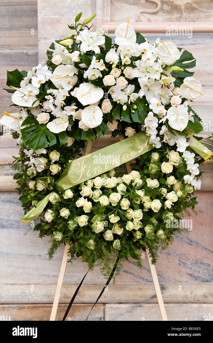 Fleurs fininvest, funérailles de Mike Bongiorno, Milan, Italie, 12 septembre 2009 Banque D'Images