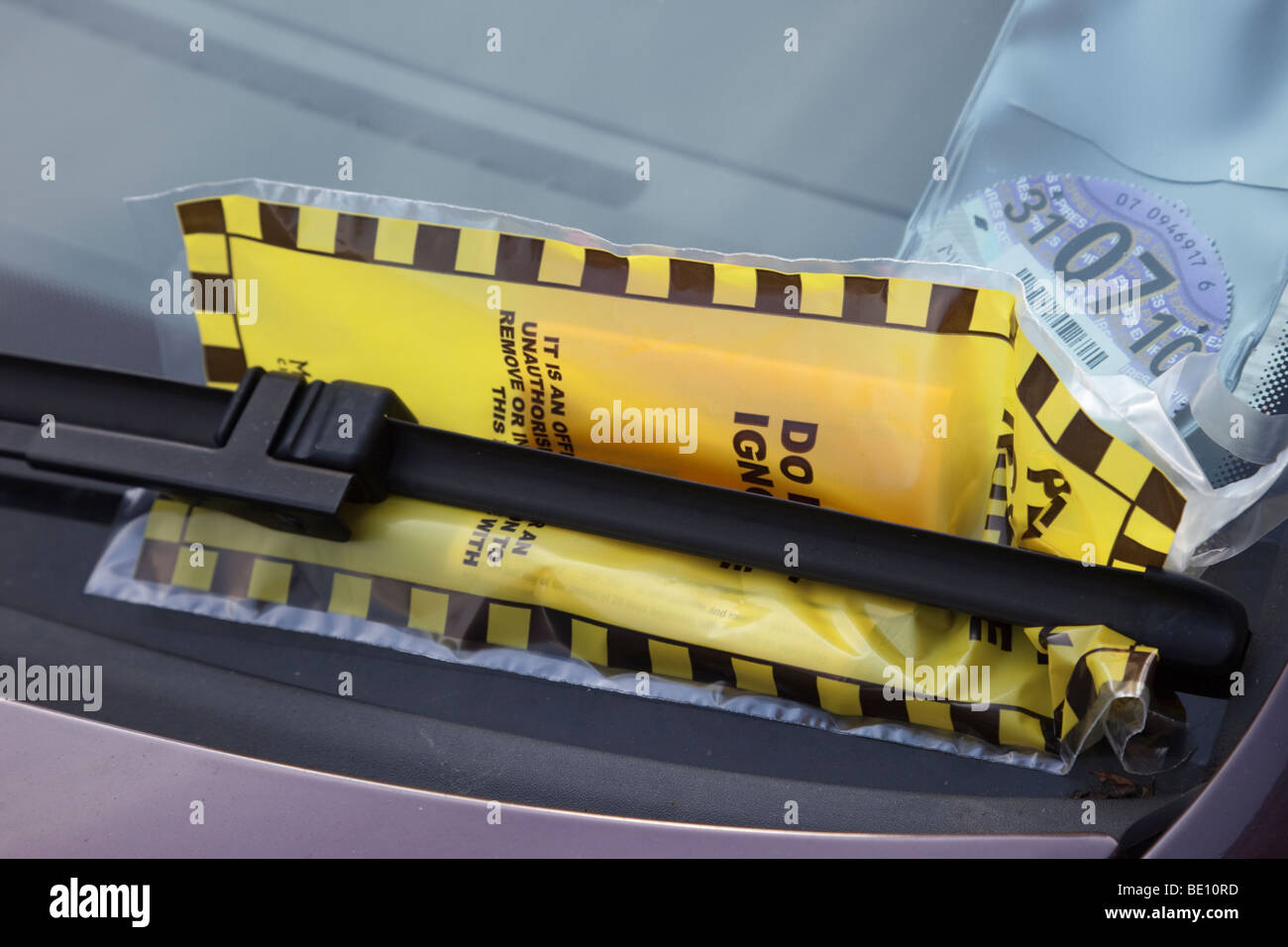 Pénalité fixe amende parking ticket sur un pare-brise de voiture. Royaume-uni Grande-Bretagne Europe Banque D'Images