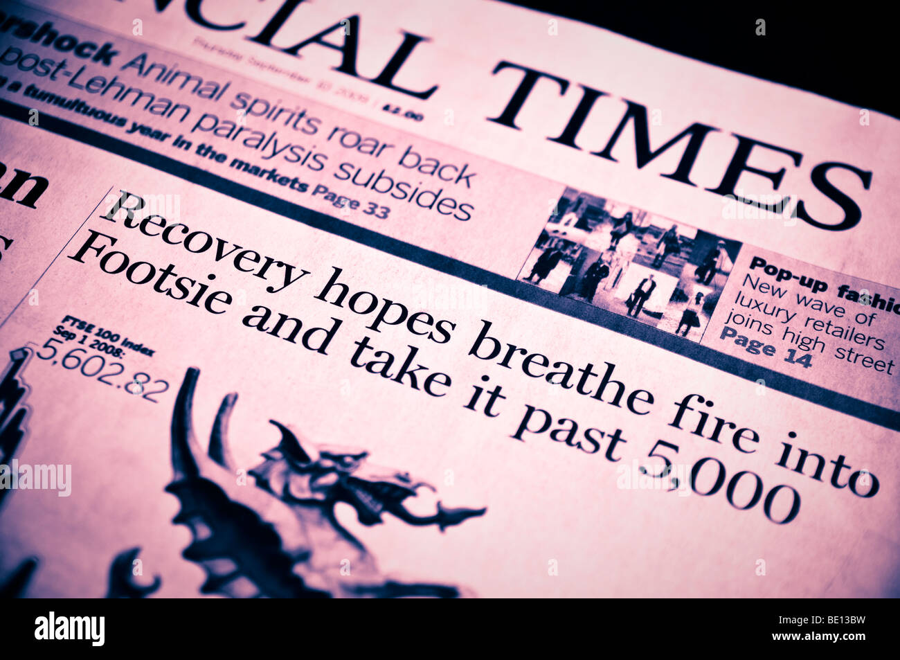 Journal Financial Times avec 'Récupération' headline Banque D'Images