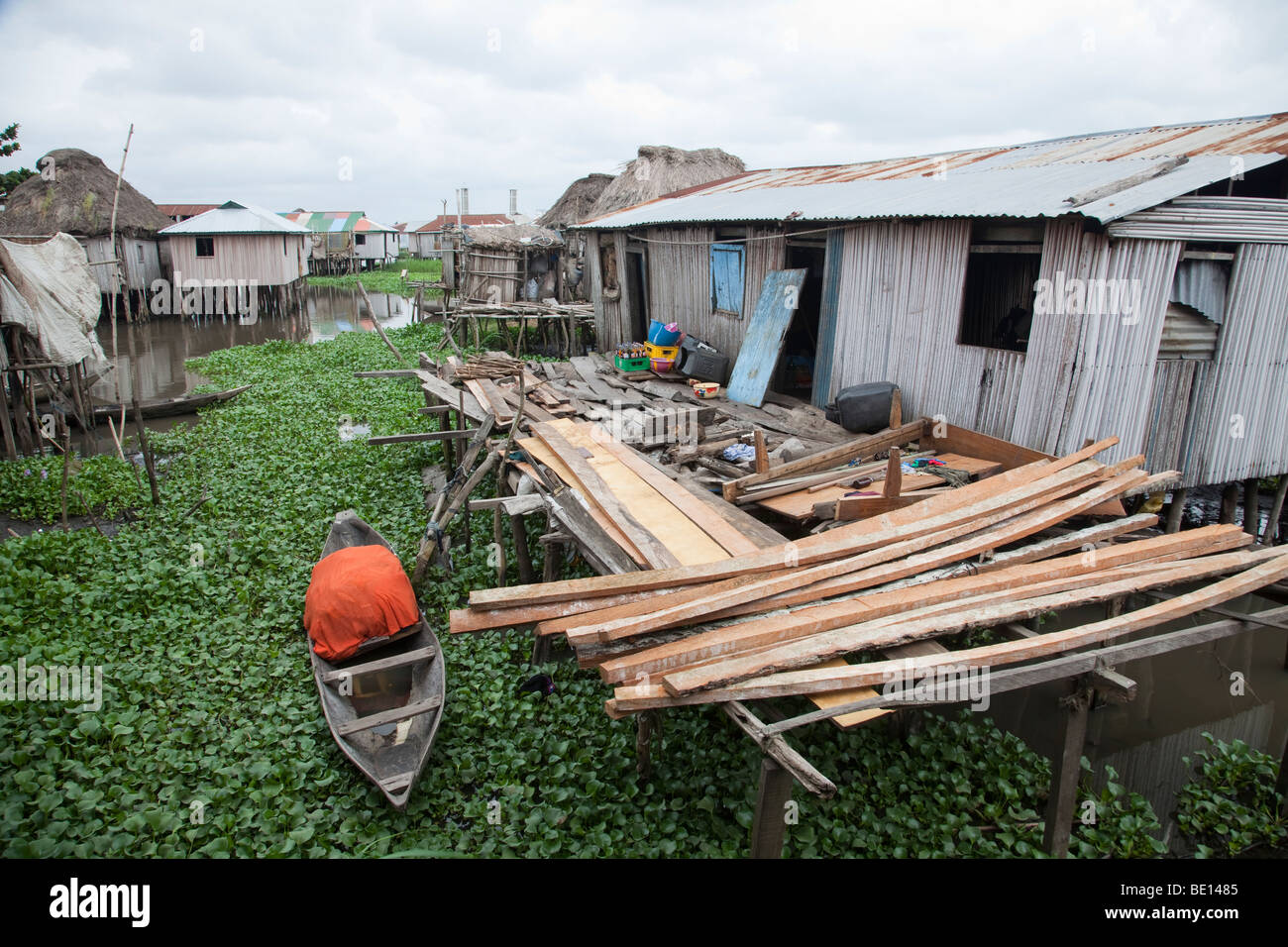 Ganvie, Bénin, avec quelque 3 000 bâtiments guindée et 20 000 à 30 000 personnes, peut être le plus grand lac vllage' en Afrique. Banque D'Images