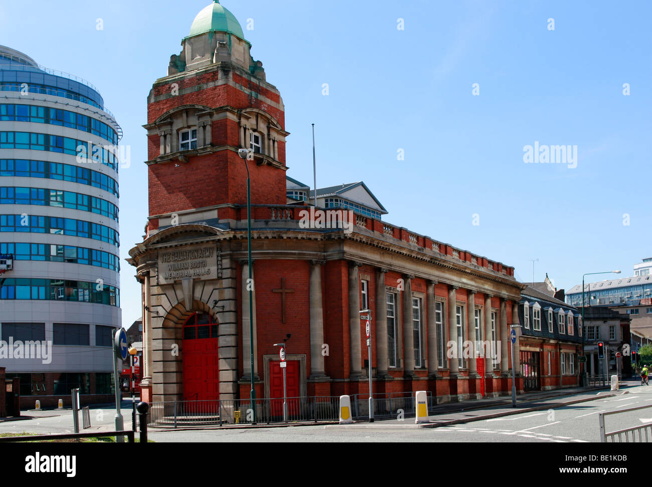L'Armée du Salut William Booth Memorial Halls - Nottingham William Booth, né (1829) en place dans Nonintone Sneinton fut le fondateur de l'Armée du Salut, et il est devenu un citoyen d'honneur de la ville. Booth fonde l'Armée du Salut à Londres en 1865 comme une mission chrétienne. Il s'agissait en fait du nom de l'Armée du Salut en 1878. Le Nottingham, Corps a été fondée en 1879, mais ces salles n'ont pas été ouvert jusqu'en 1915, trois ans après la mort du fondateur. Il devint alors le corps d'accueil de Nottingham 1 Banque D'Images
