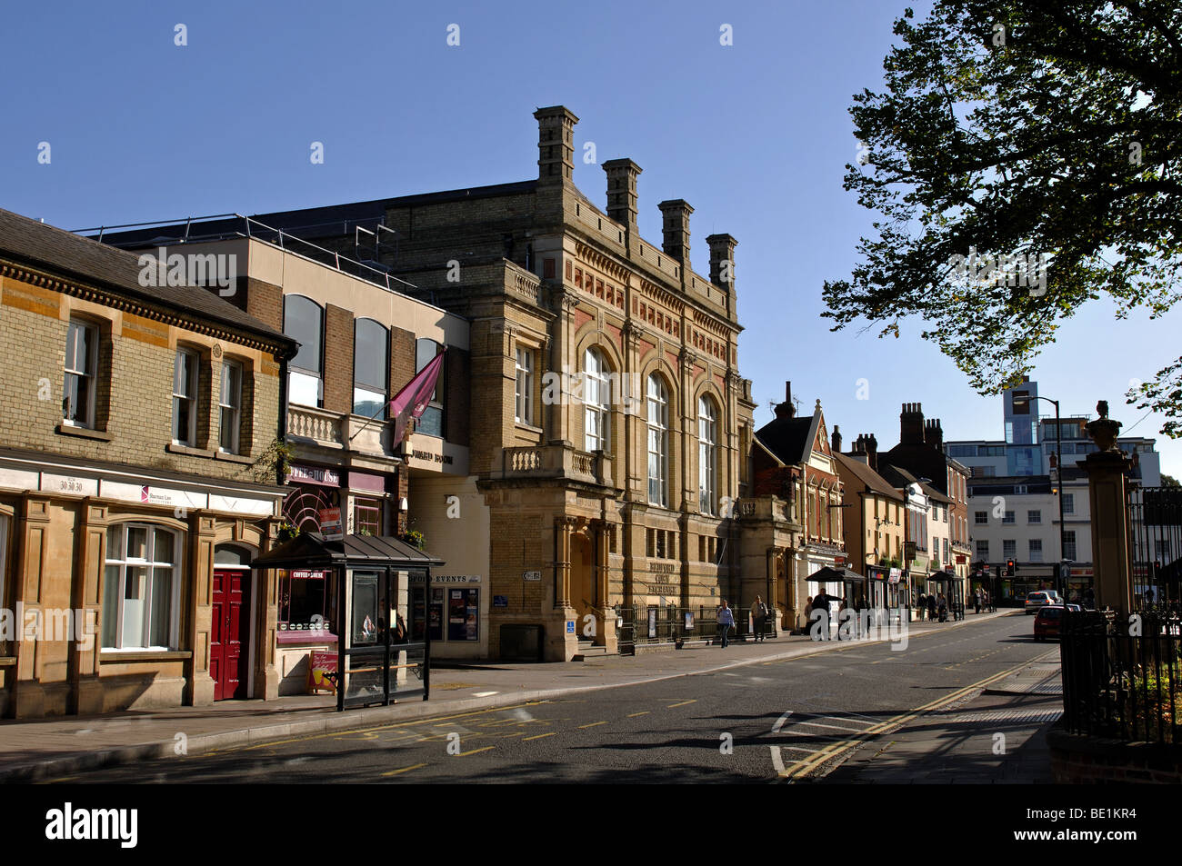 St. Paul's Square et Corn Exchange, Bedford, Bedfordshire, England, UK Banque D'Images