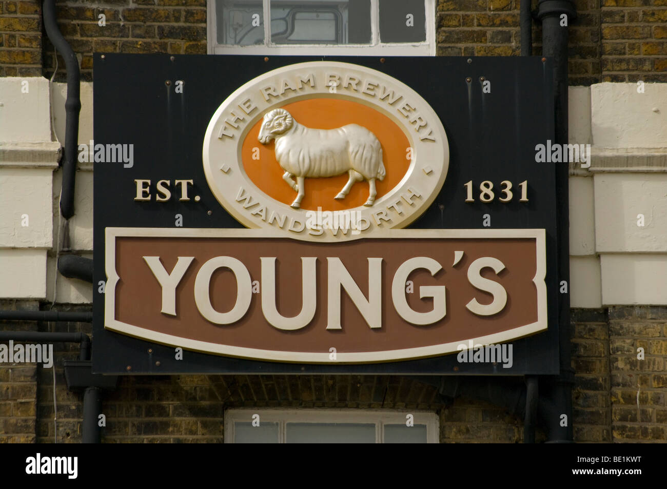 Brasserie Youngs Sign Banque D'Images