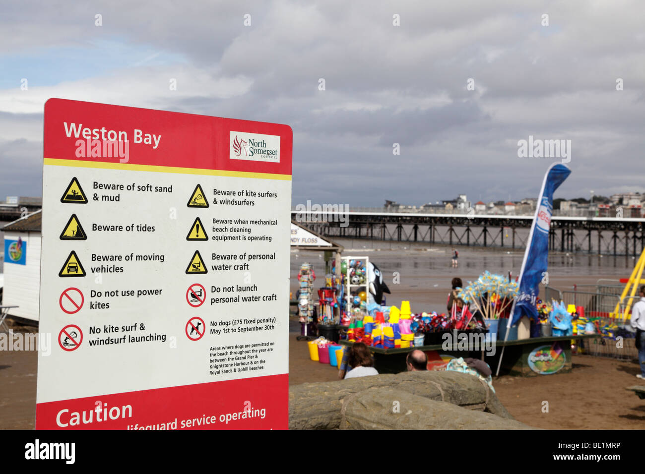 Signe de sécurité à la plage de la baie de Weston Weston-super-mare somerset uk Banque D'Images