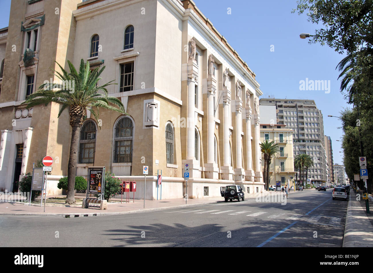 Post & Telegraph Building, Via Vitt. Emanuelle, Tessin, Province, Région des Pouilles, Italie Banque D'Images