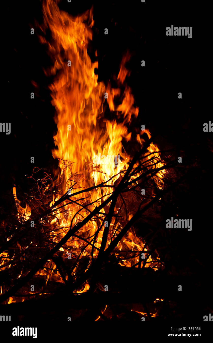 Close-up de feu avec de grandes flammes Banque D'Images