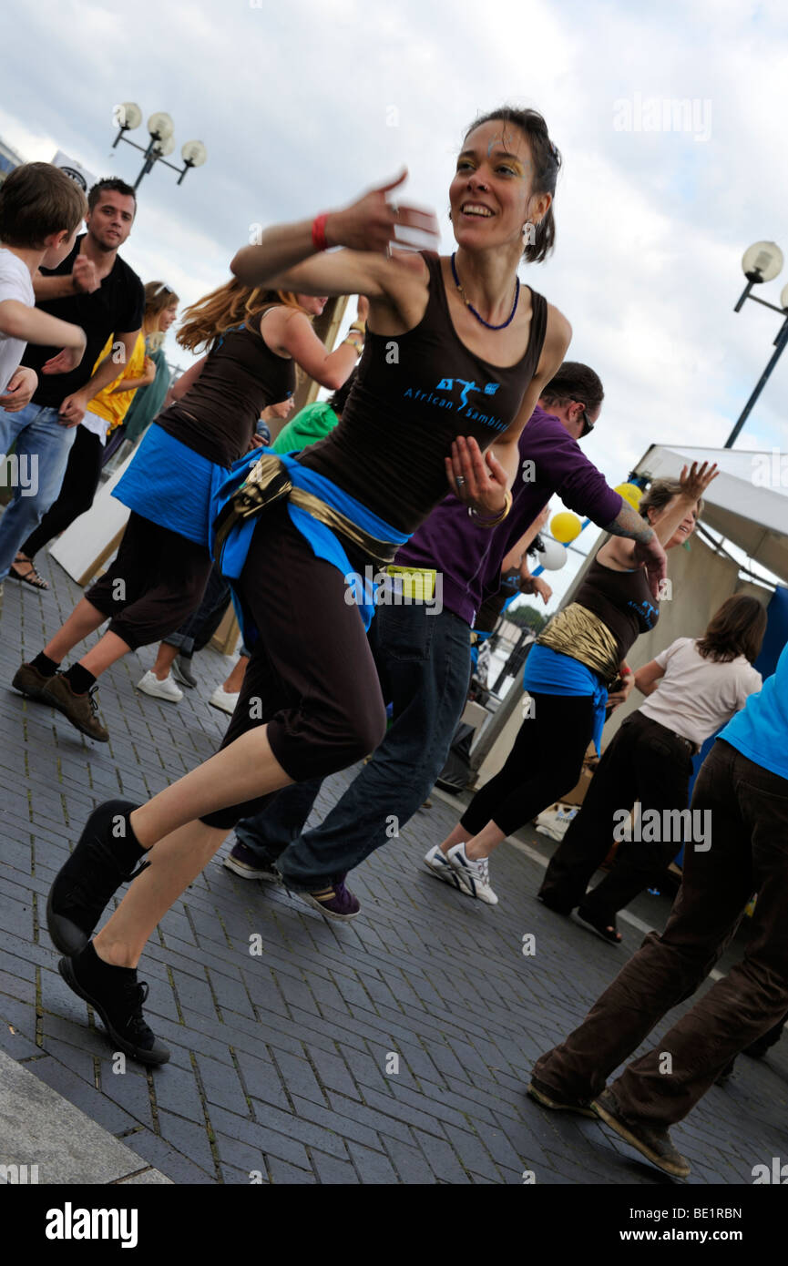 Danse au festival de jour. Bristol Festival des aliments biologiques Banque D'Images