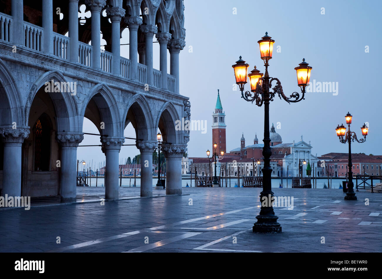 Juste avant l'aube au palais des Doges à Venise, Vénétie Italie Banque D'Images