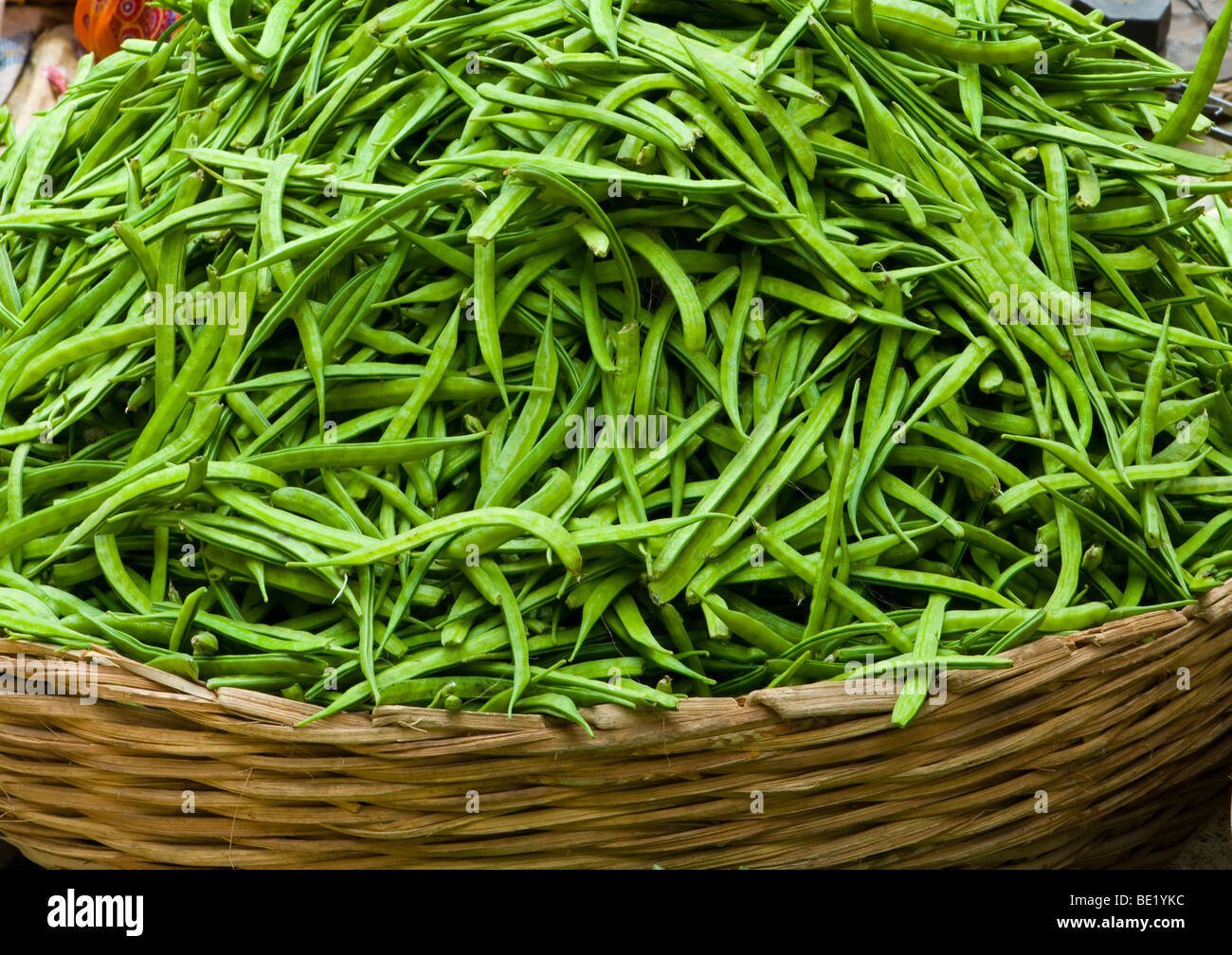 Panier de haricots verts indiens Banque D'Images