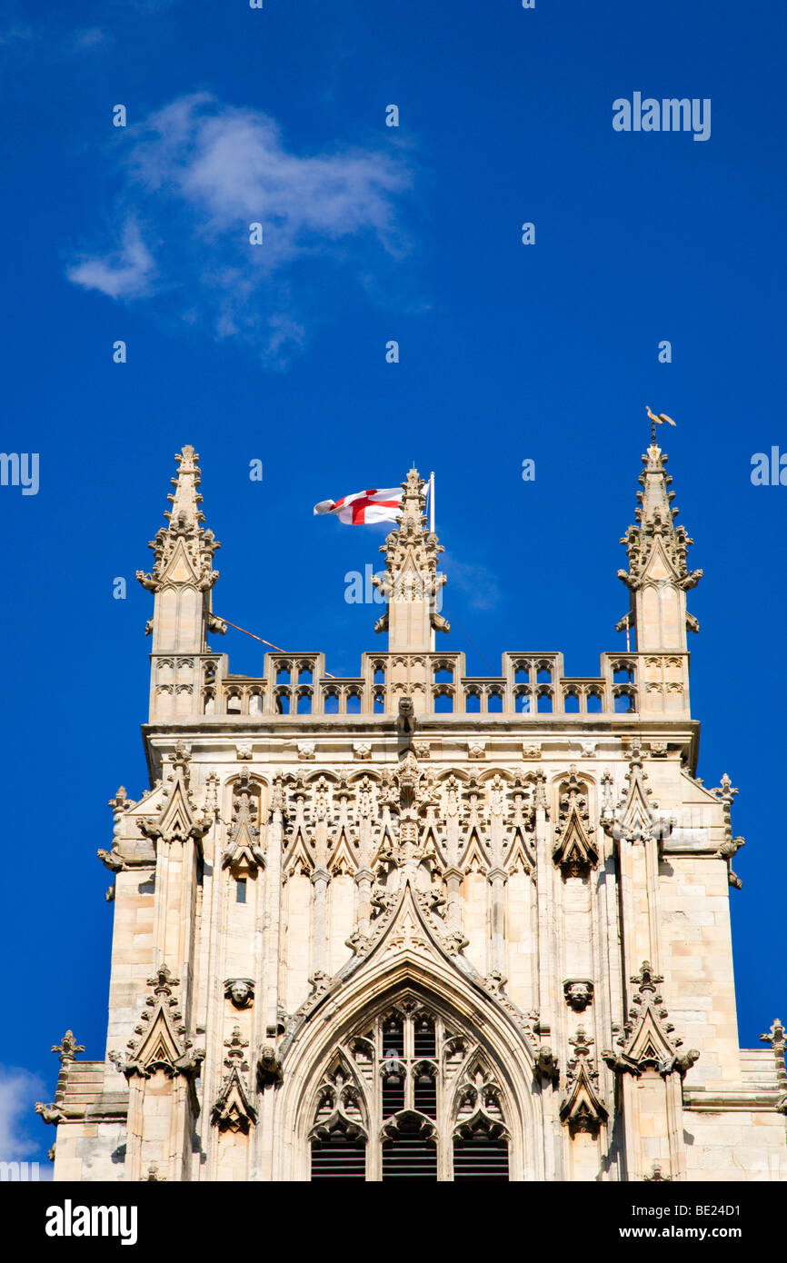 George Cross voler au-dessus de la cathédrale de York York Yorkshire Angleterre Banque D'Images