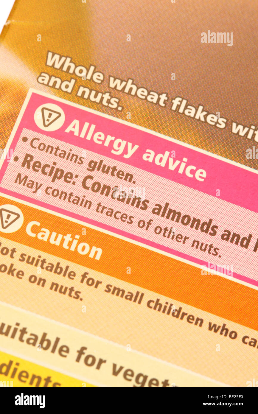 L'étiquetage alimentaire conseils d'allergie contient du gluten et des écrous d'amande Banque D'Images