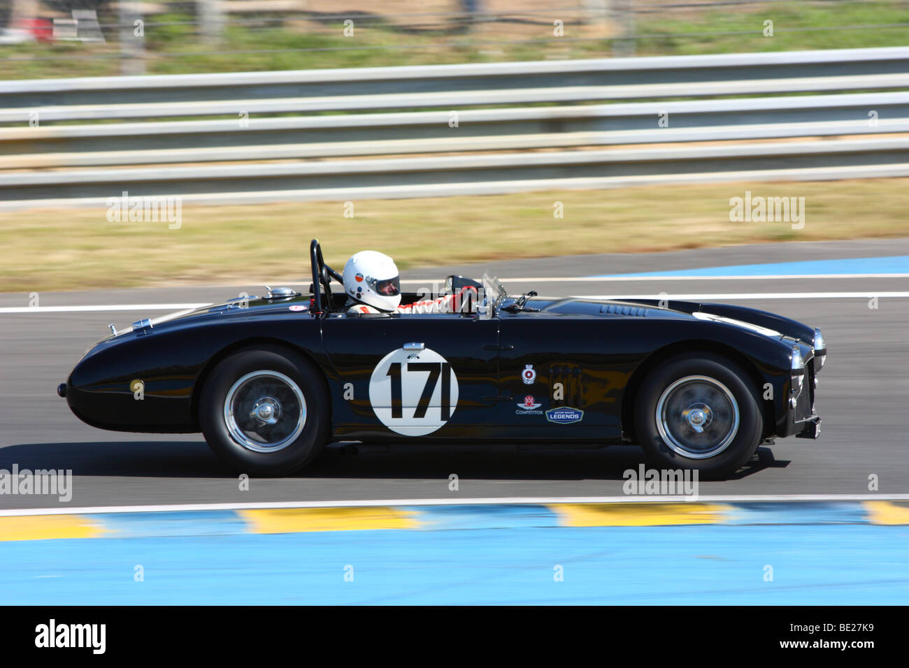 Motor Racing Legends - Aston Martin DB3 (1952) 24 heures du Mans racetrack Banque D'Images