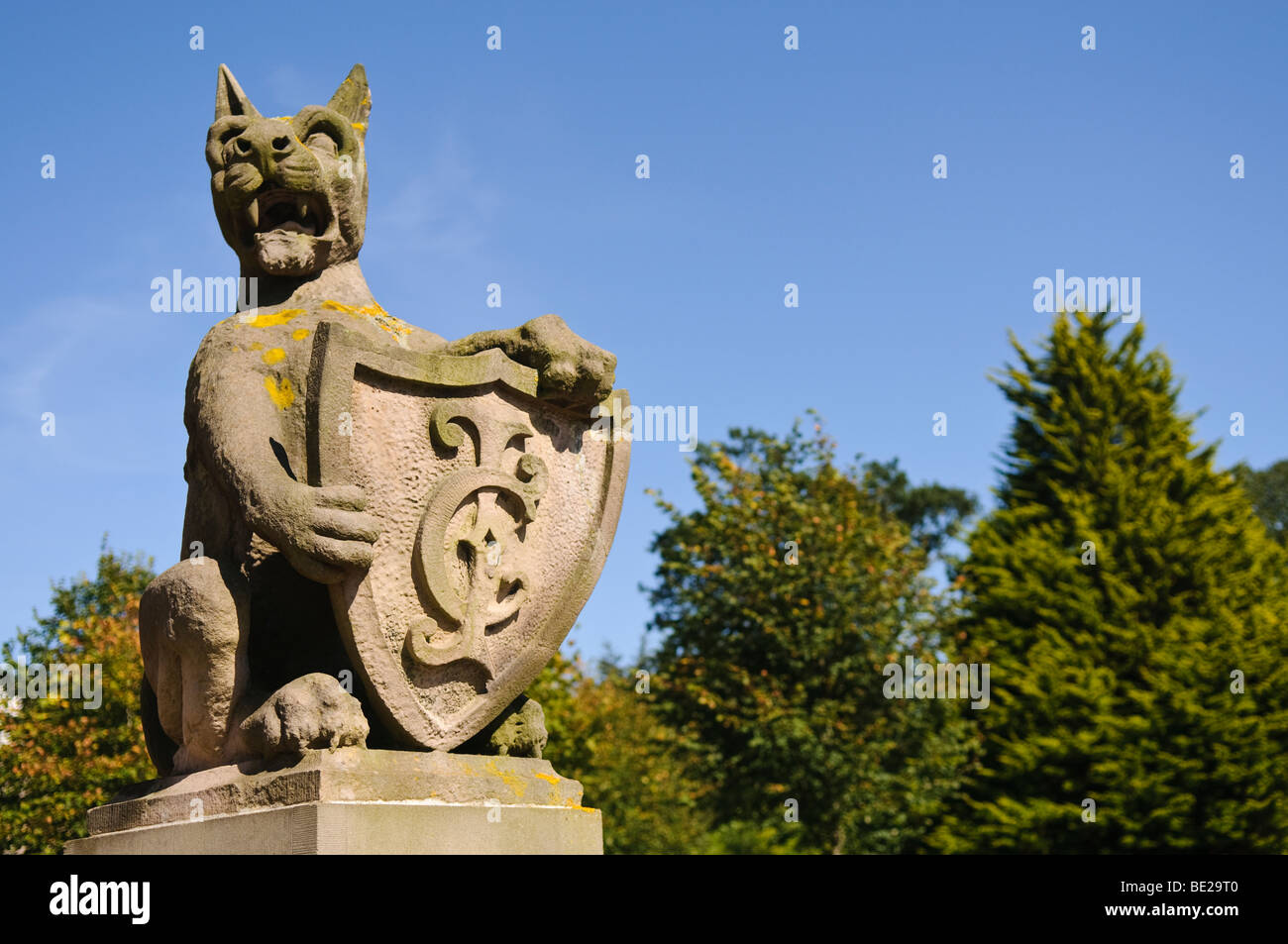 Sculpté en pierre cat à l'entrée du château de Stormont, à Belfast Banque D'Images
