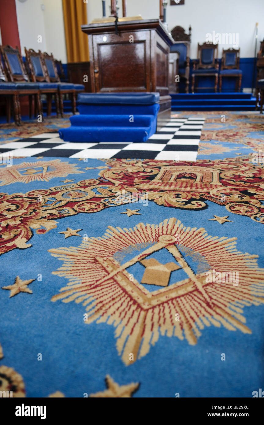 Tapis sur le plancher de la loge avec symboles maçonniques Banque D'Images