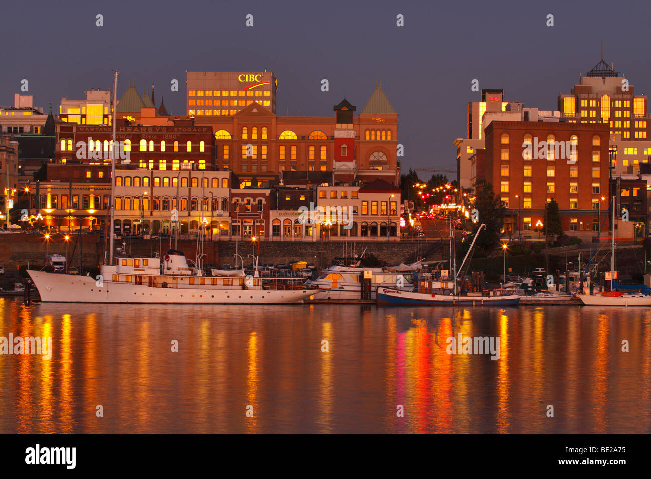 Port intérieur de port de Victoria au crépuscule-Victoria, Colombie-Britannique, Canada. Banque D'Images