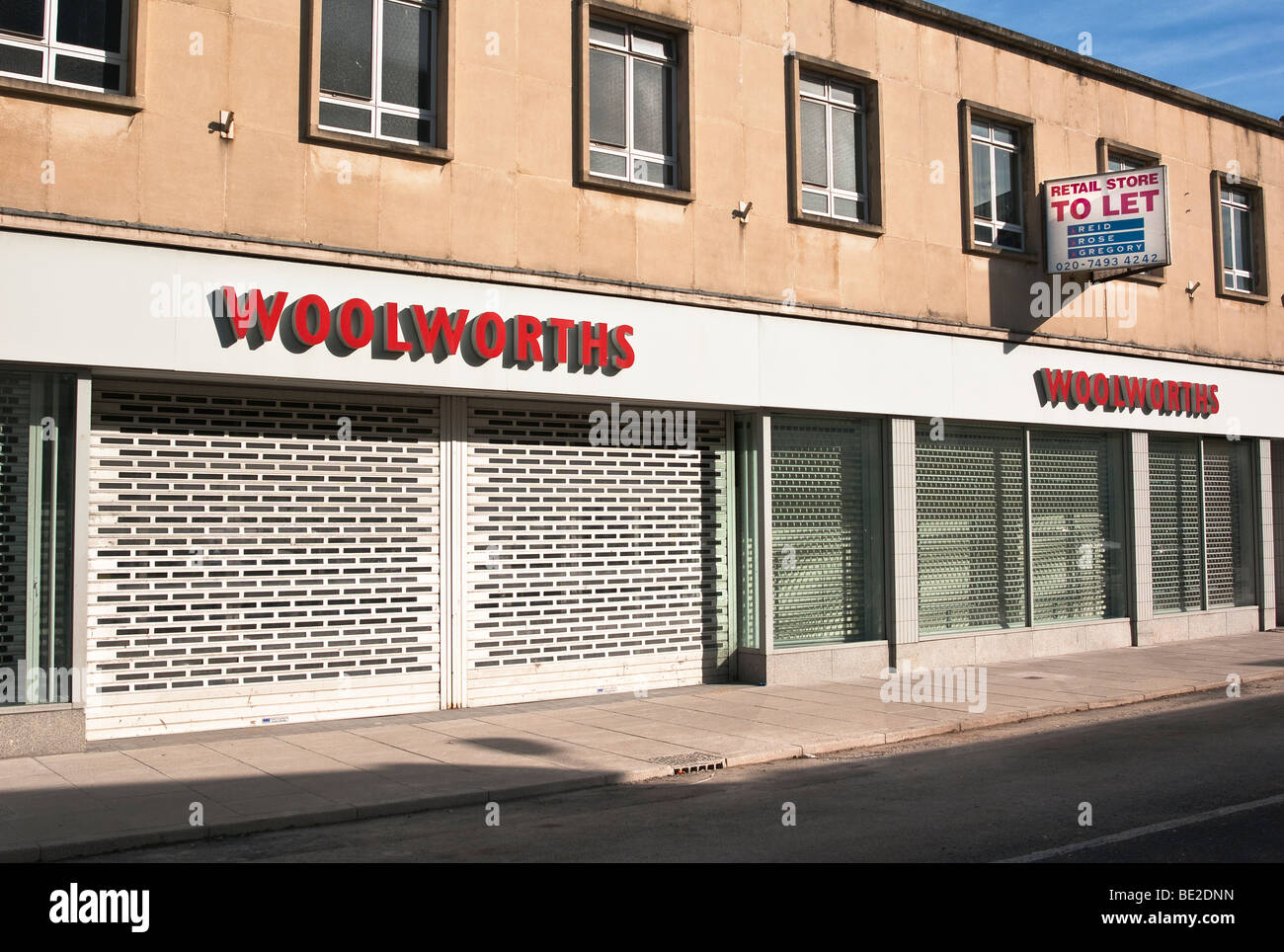 Ancien magasin Woolworths unlet encore après 9 mois sur le marché. Fin d'une époque Banque D'Images