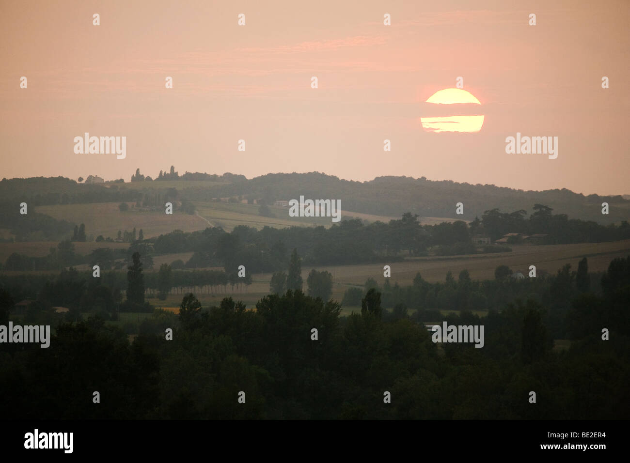 Coucher de soleil sur la Vallée du Lot, Aquitaine, France Banque D'Images Coucher de soleil sur la Vallée du Lot, Aquitaine, France Banque D'Images