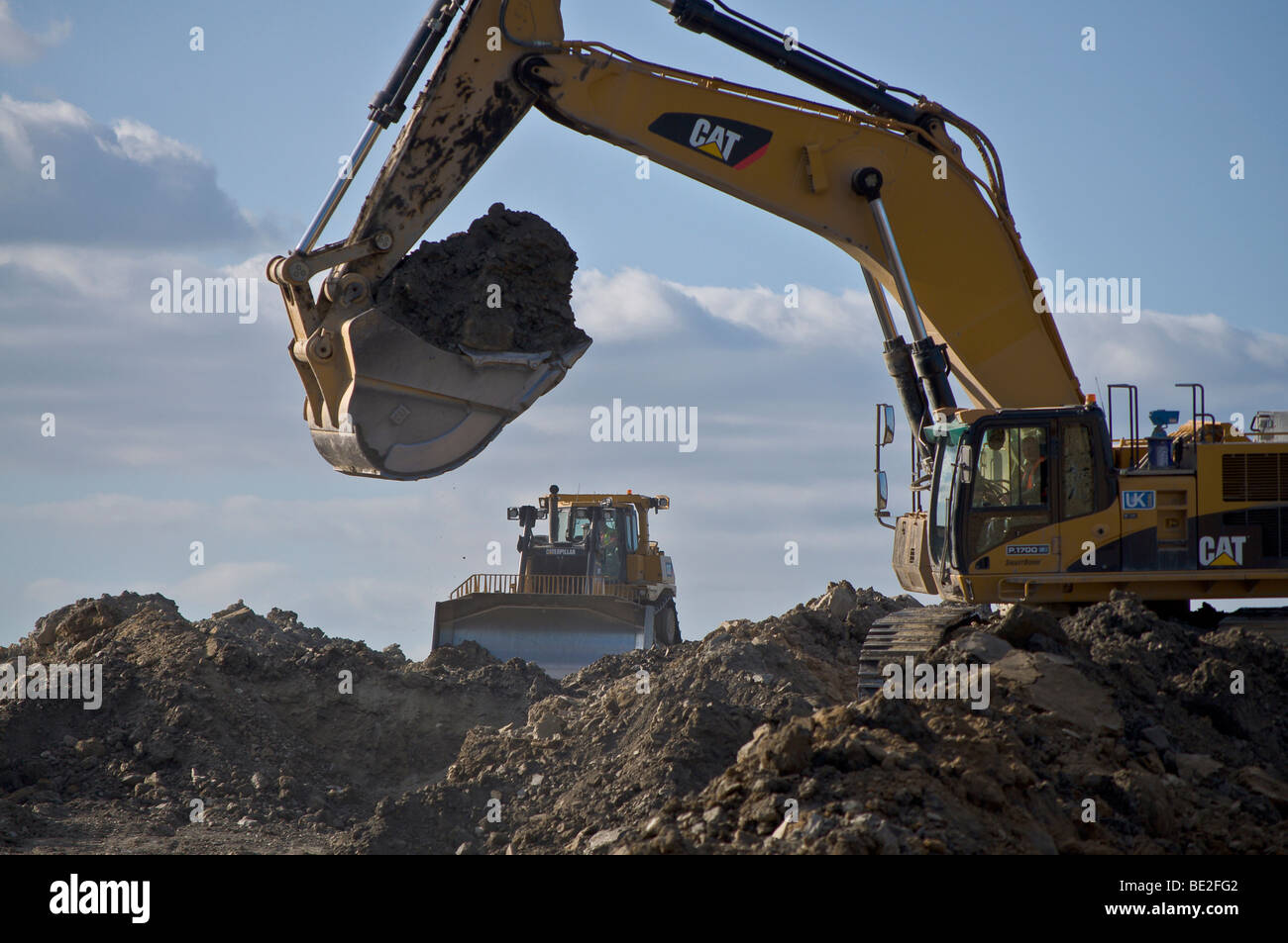 Gros matériel de terrassement à l'extraction du charbon à ciel ouvert