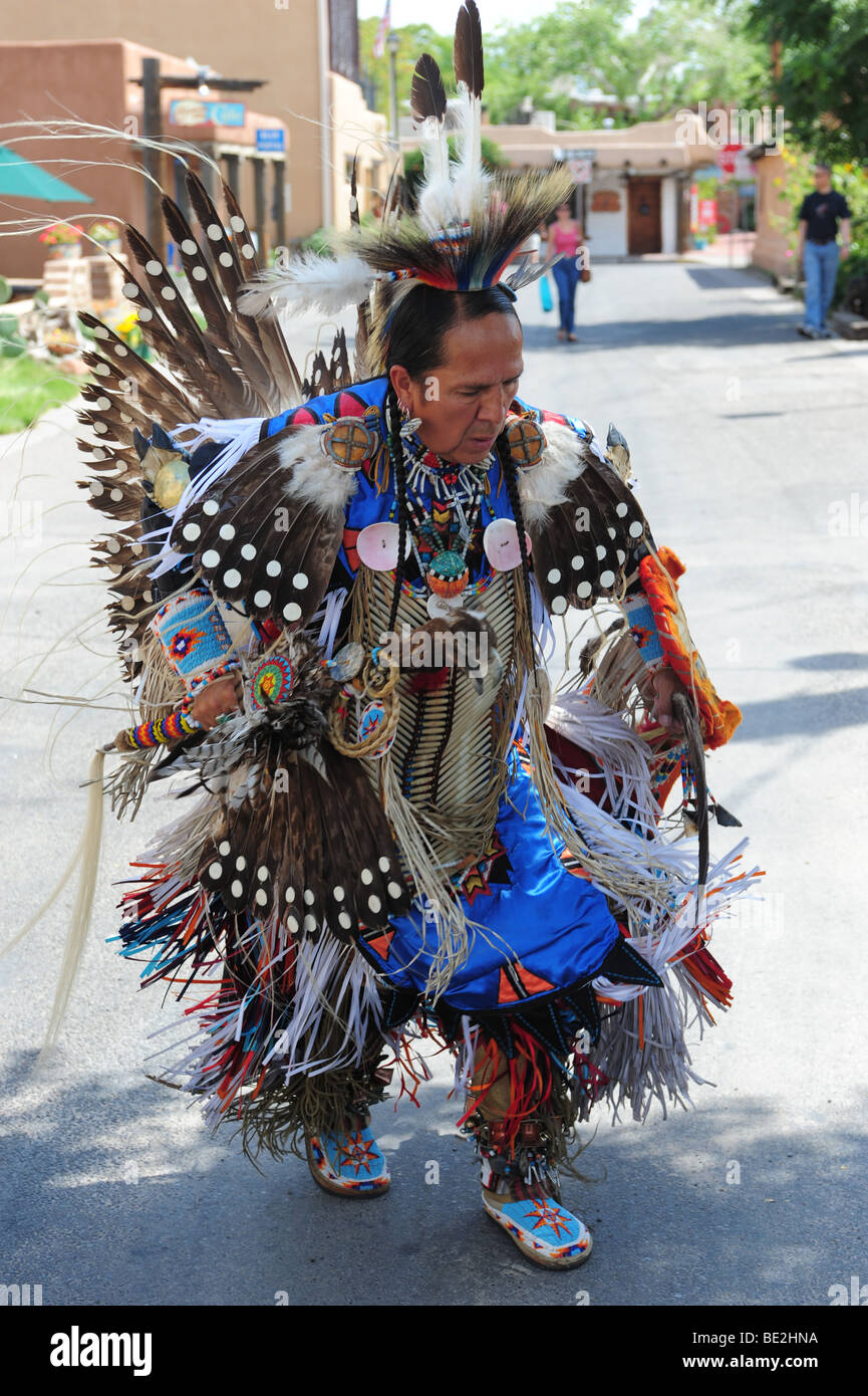 USA Native American Indian-- Zuni en costume traditionnel-Old Town Albuquerque, Nouveau Mexique- EDITORIAL SEULEMENT Banque D'Images