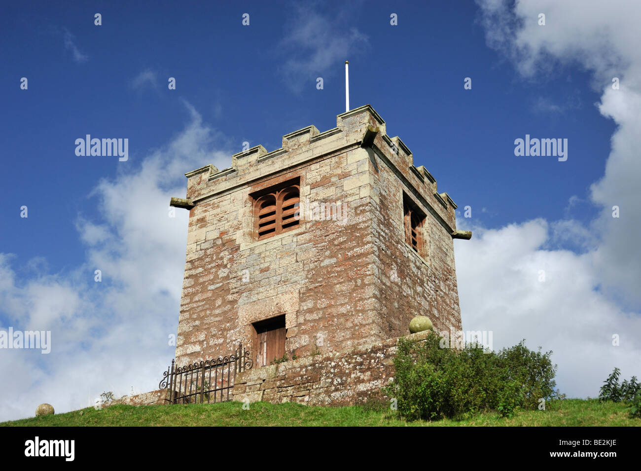 Clocher détaché, Église de Saint Oswald. Kirkoswald, Cumbria, Angleterre, Royaume-Uni, Europe. Banque D'Images